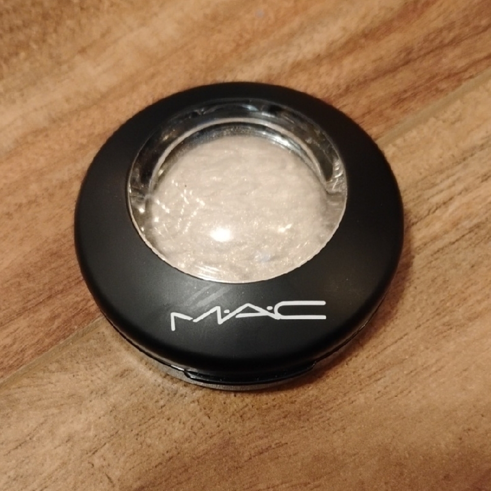 Like New MAC Cosmetics Spiritual Life Mineralize Eyeshadow